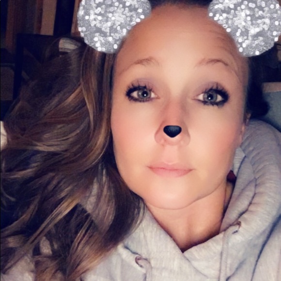 Meet your Posher, Laura - Picture 1 of 1